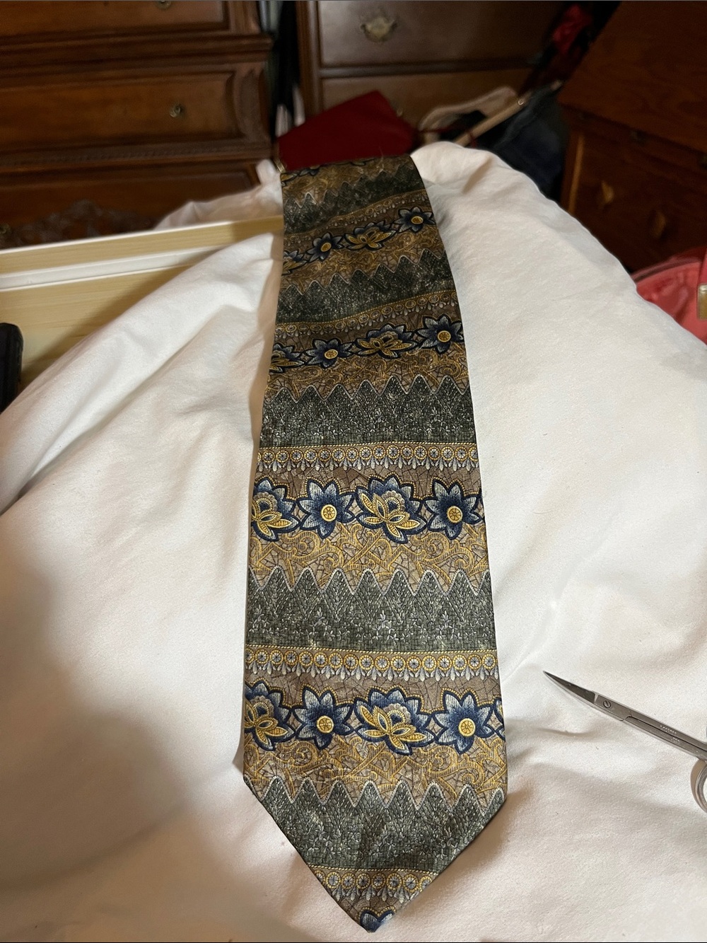Stafford Floral Stripe Tie in Navy and Gold